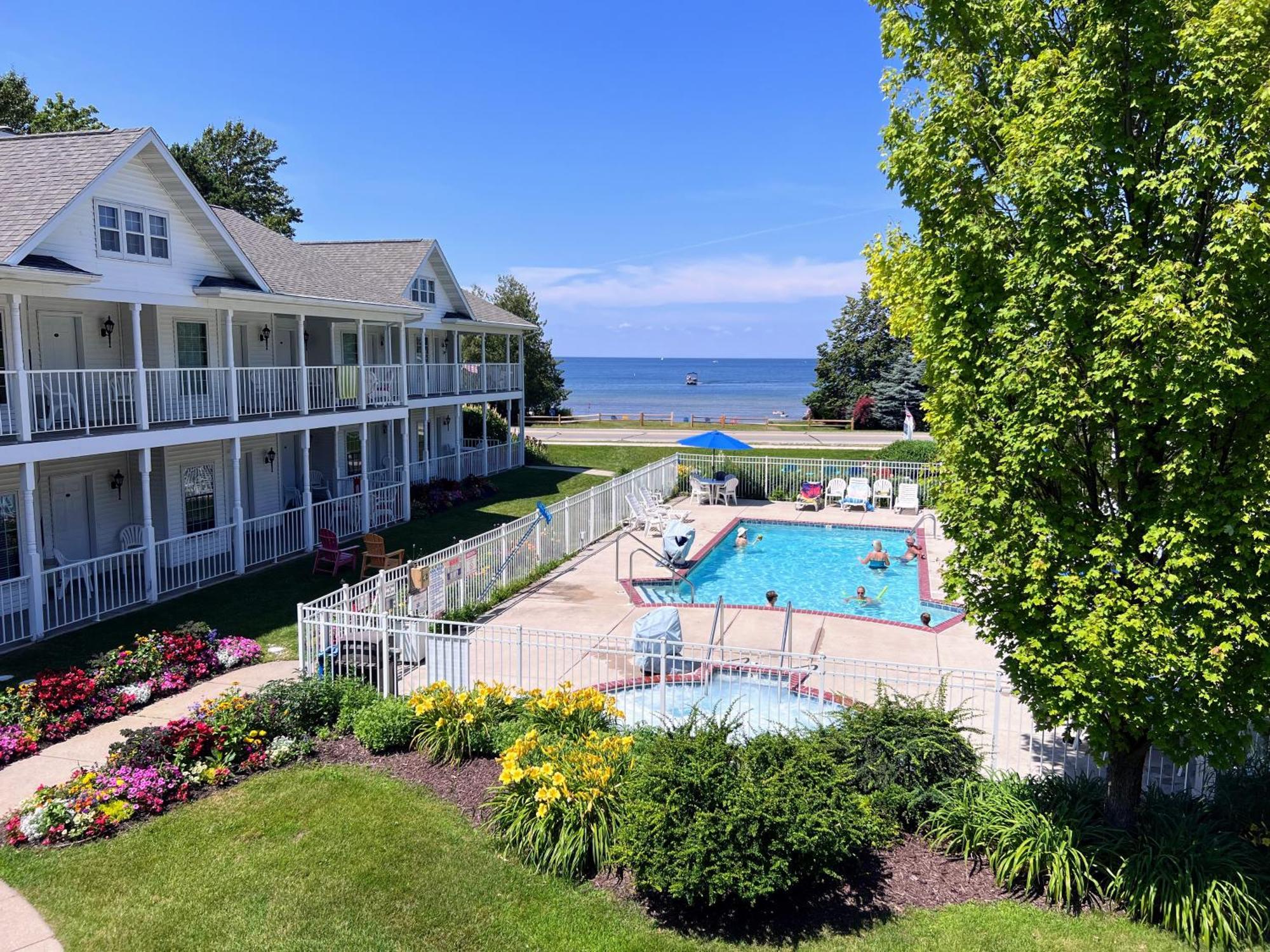 Bay Breeze Resort Ephraim Exteriör bild